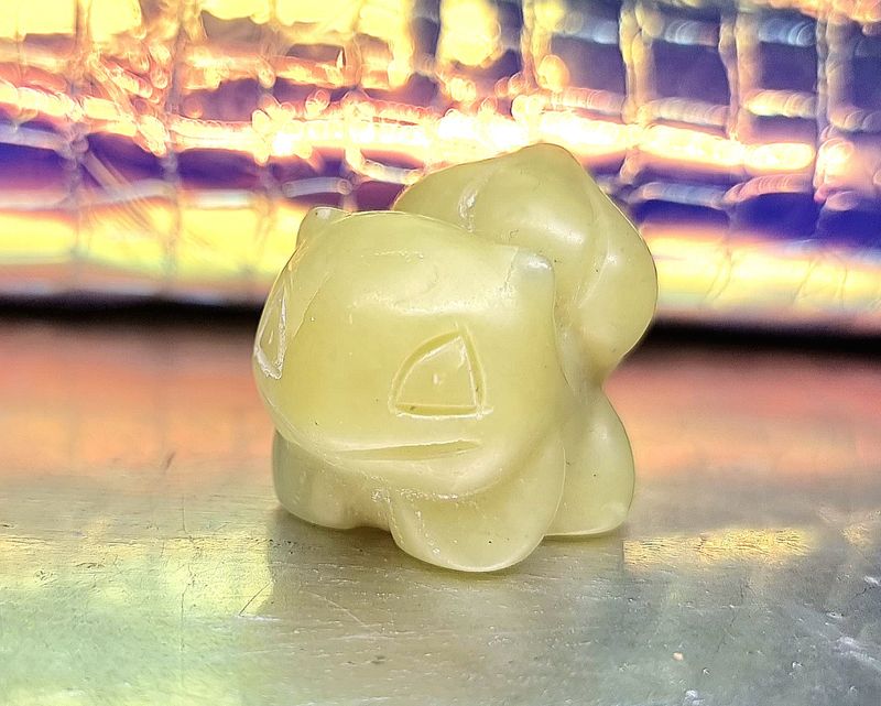 Bulbasaur &quot;Pokemon&quot; Character Crystal Carving Animal Natural Stone Figurine with Wooden Treasure Box 