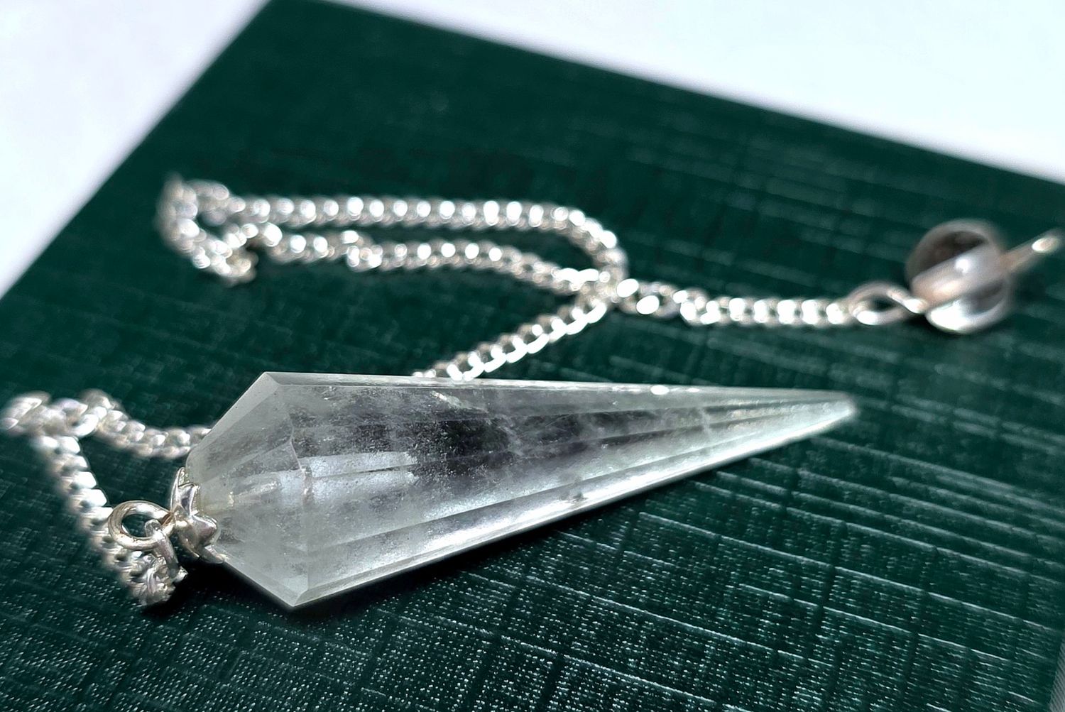 Clear Quartz Natural Stone Pendulum Clear Rock Quartz Crystal Pendulum 