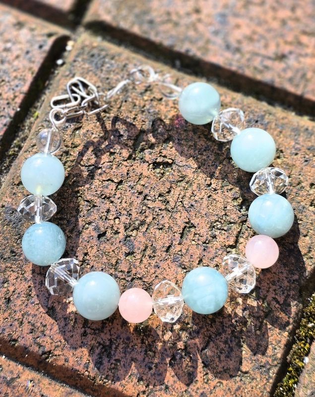 AQUAMARINE BLUE BEAD CRYSTAL BEAD WIRE-WRAPPED BRACELET