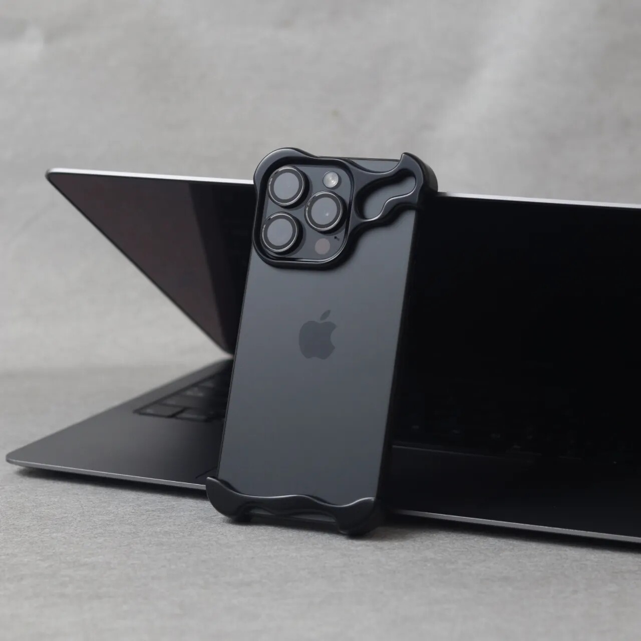 Special-shaped Zinc Alloy High-end Bare Metal Feel Anti-fall Protective iPhone Case, Model: iPhone 16 Pro Max, Color: Gentleman&#39;s black