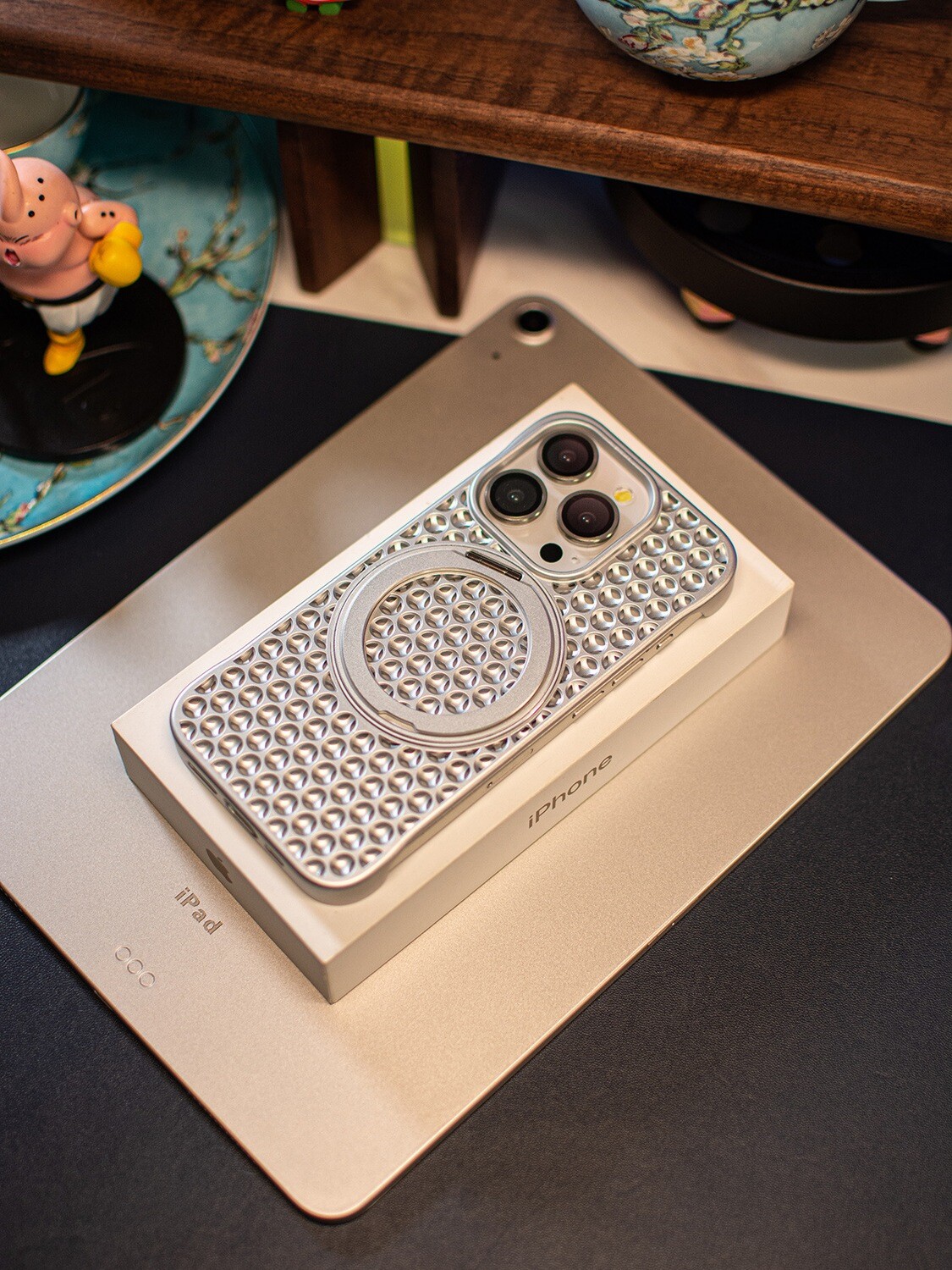 Metallic Half-pack Magnetic Skin-feeling Honeycomb Cooling iPhone Case, Color: Silver, Model: iPhone15 Pro