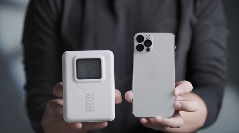 200W Gallium Nitride  5-port 1.8 Inch IPS Screen, PD 3.0 GaN Charger USB C