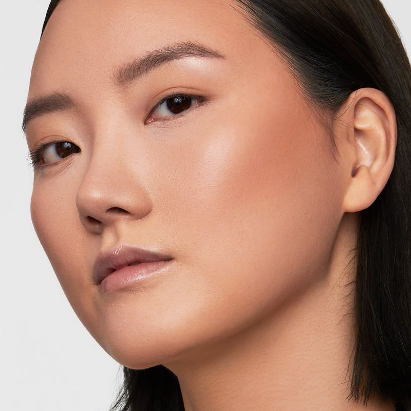 MAKEUP BY MARIO - SoftSculpt® Blurring Bronzer | Light Medium