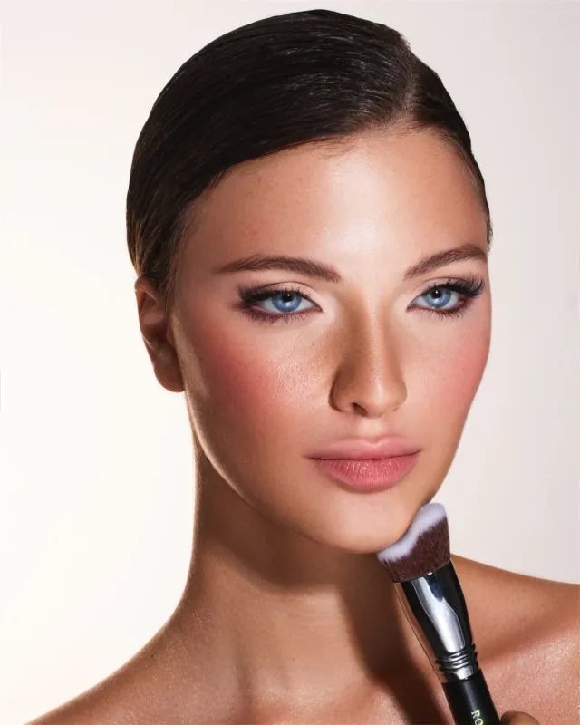 ROYAL COSMETICS - The Sculpting Brush