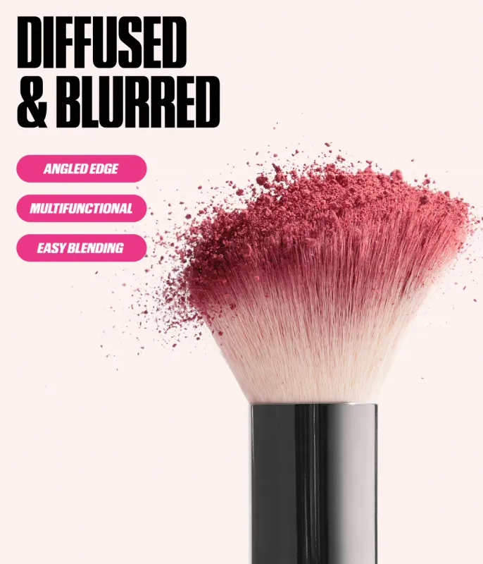 Huda Beauty - Diffusing Cheek Brush