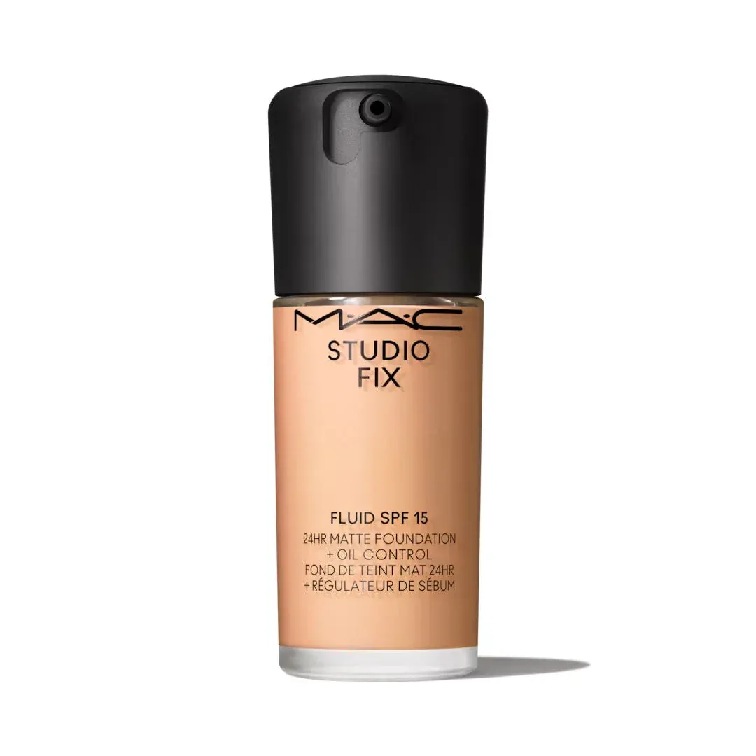 M.A.C - Studio Fix Fluid Spf 15 | N 6.5 Light with neutral peachy undertones