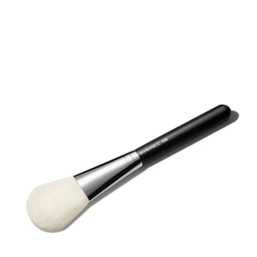 M.A.C -135 Synthetic Large  Flat Powder Brush