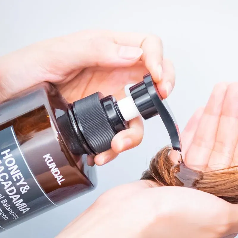 KUNDAL - Honey &amp; Macadamia Nature Shampoo - Amber Vanilla | 500 mL