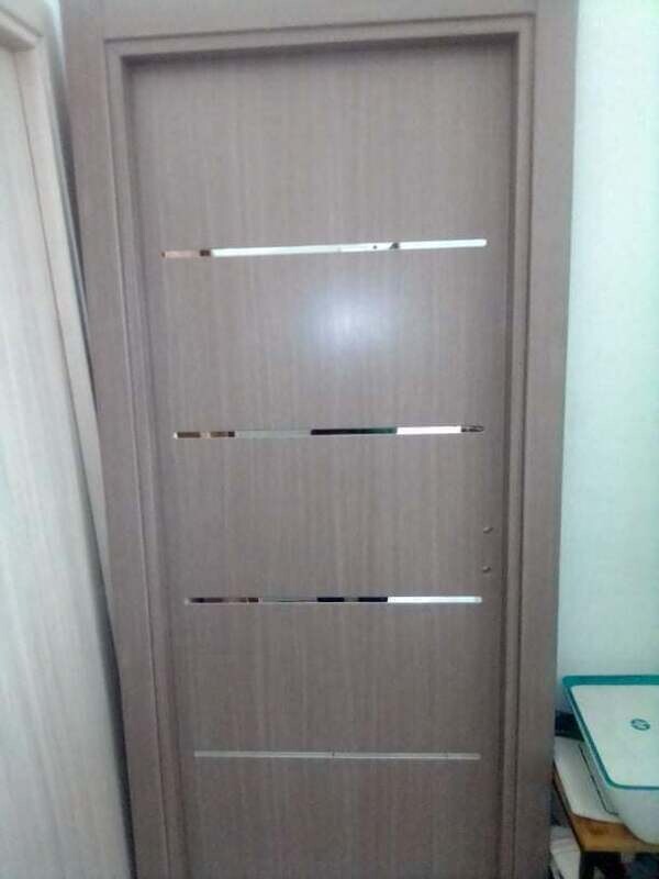 PORTE. Intérieur PVC + Aluminium