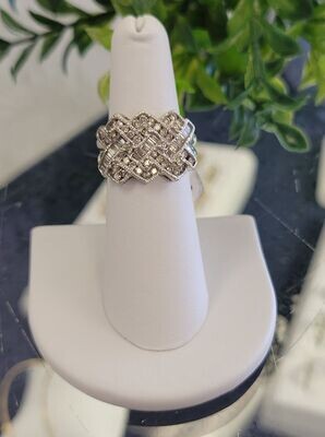 10kt White Gold X Design Diamond Ring Size 6