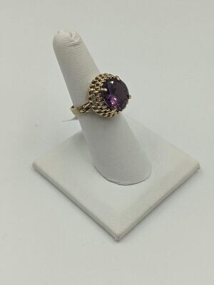 14kt Yellow Gold Large Purple Stone Ladies Ring Size 6 1/4