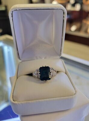 10kt White Gold Teal Colored Stone Diamond Rind Size 8