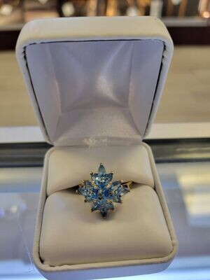 10kt Yellow Gold Light Blue Stone Flower Ring Size 9 1/2