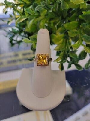 10kt Yellow Gold Square Yellow Stone Ring w/ CZs Size 7
