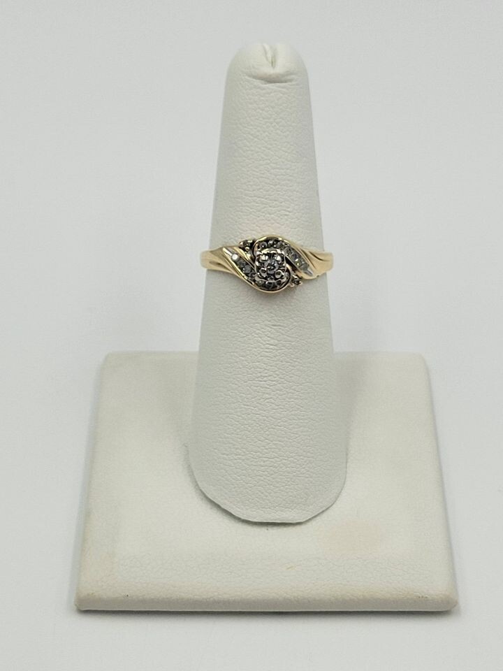 10kt Yellow Gold Small Ladies Diamond Ring Size 6