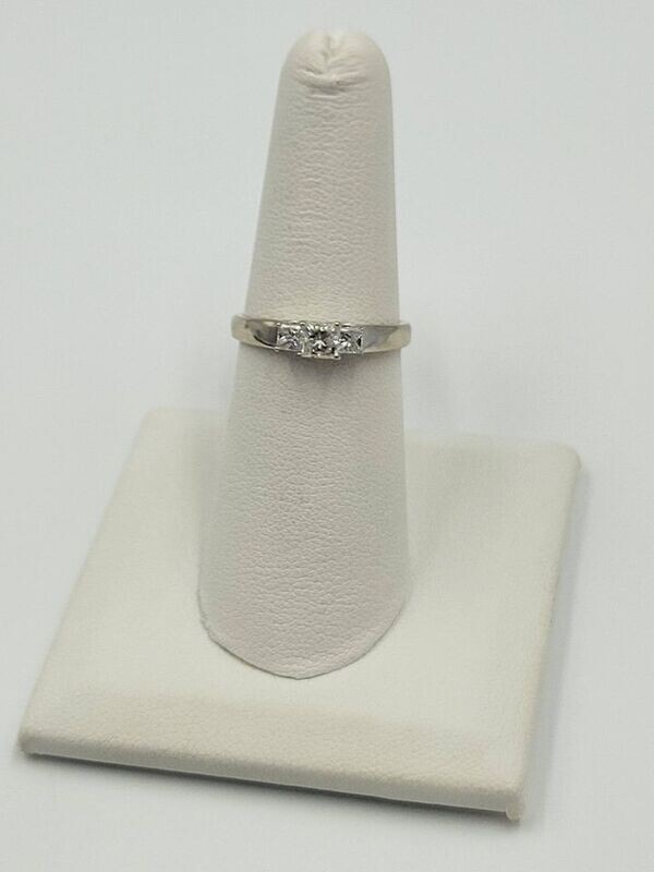 14kt White Gold Princess Cut Past Present Future Ring Size 6 1/4