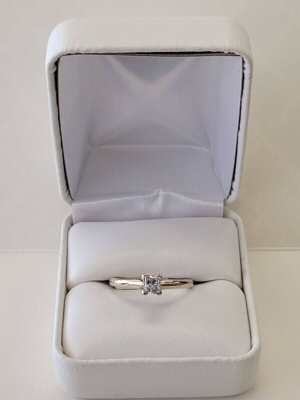 18kt White Gold 45pt Princess Cut Diamond Ring Size 7 1/4