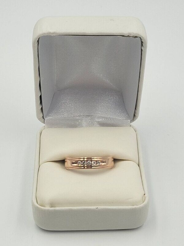 10kt Rose Gold Wedding Band w/ Diamonds Size 8