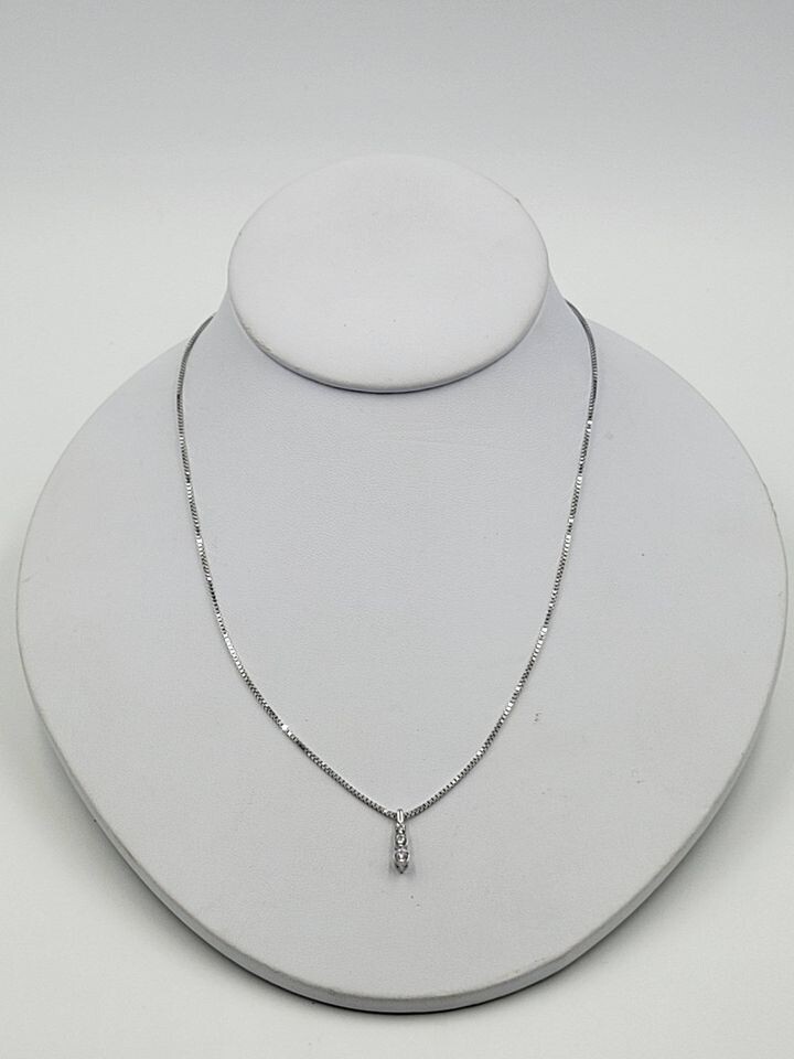 14kt White Gold 18 14kt White Gold 18" Box Link Necklace w/ 3 Diamond Pendant