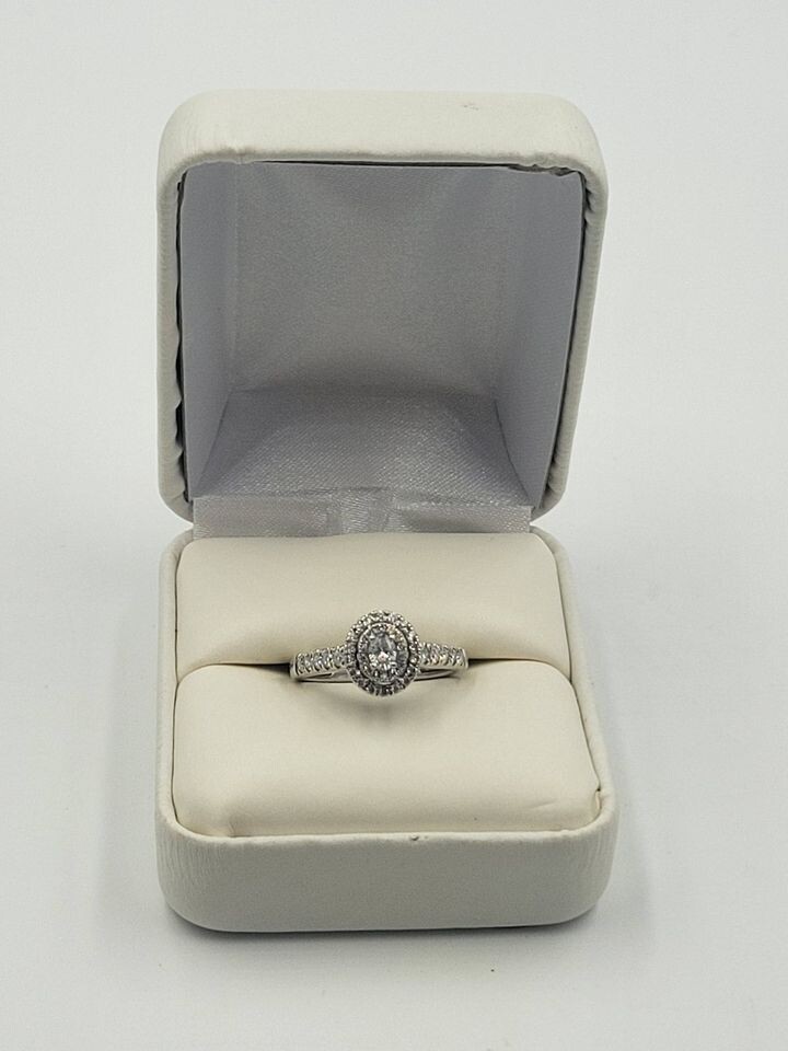 14kt White Gold Oval Double Halo Diamond Ring Size 5