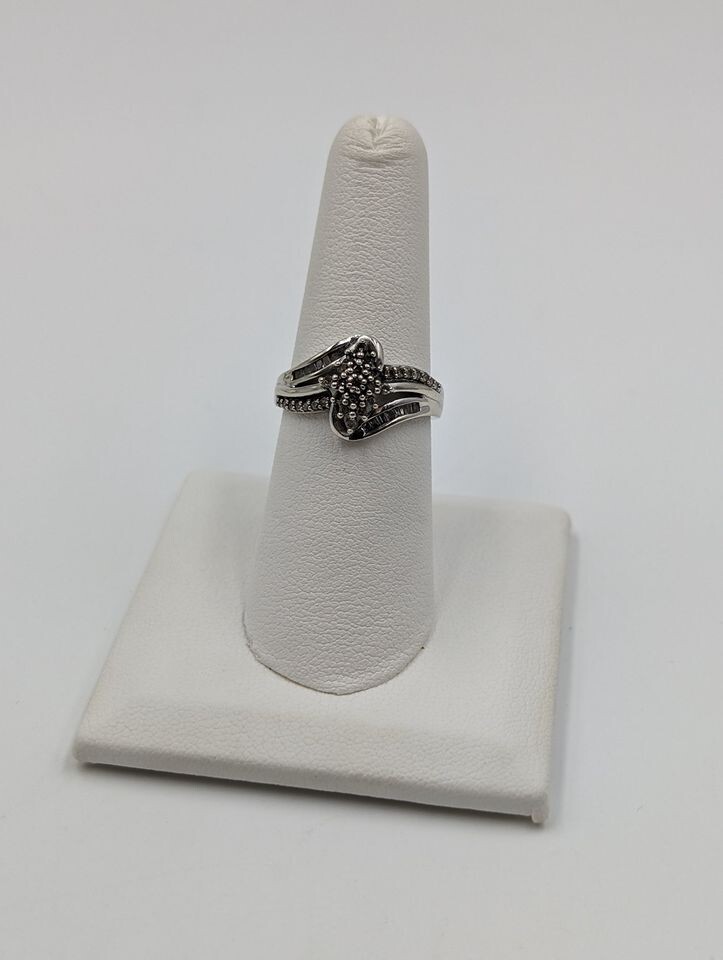 10kt White Gold Diamond Cluster Ring Size 7 10kt White Gold Diamond Cluster Ring Size 7