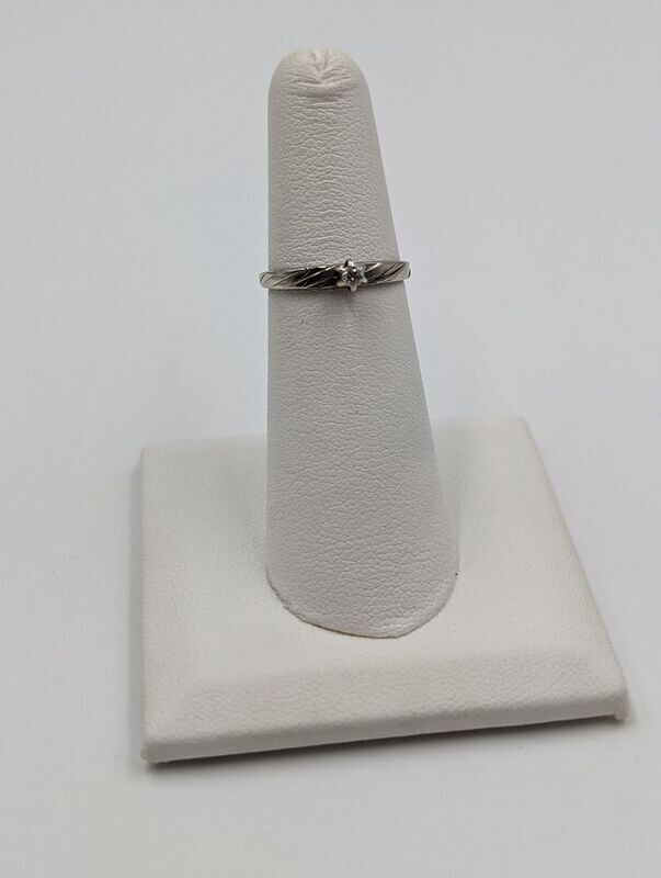 14kt White Gold 6pt Diamond Ring Size 5
