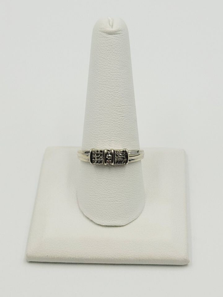 10kt White Gold Unique Diamond Band Ring Size 9 1/2