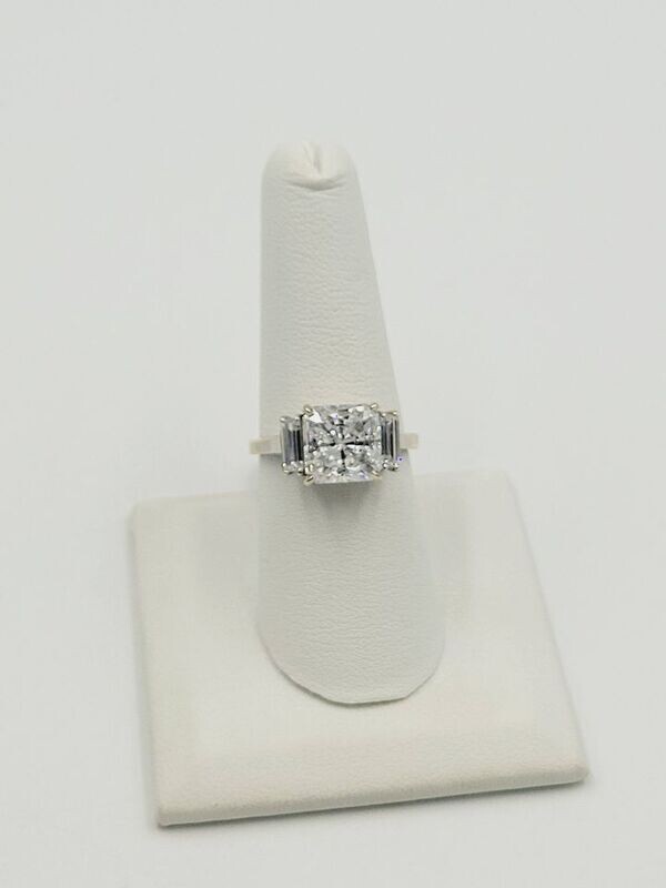 14kt White Gold CZ stone Ring Size 8