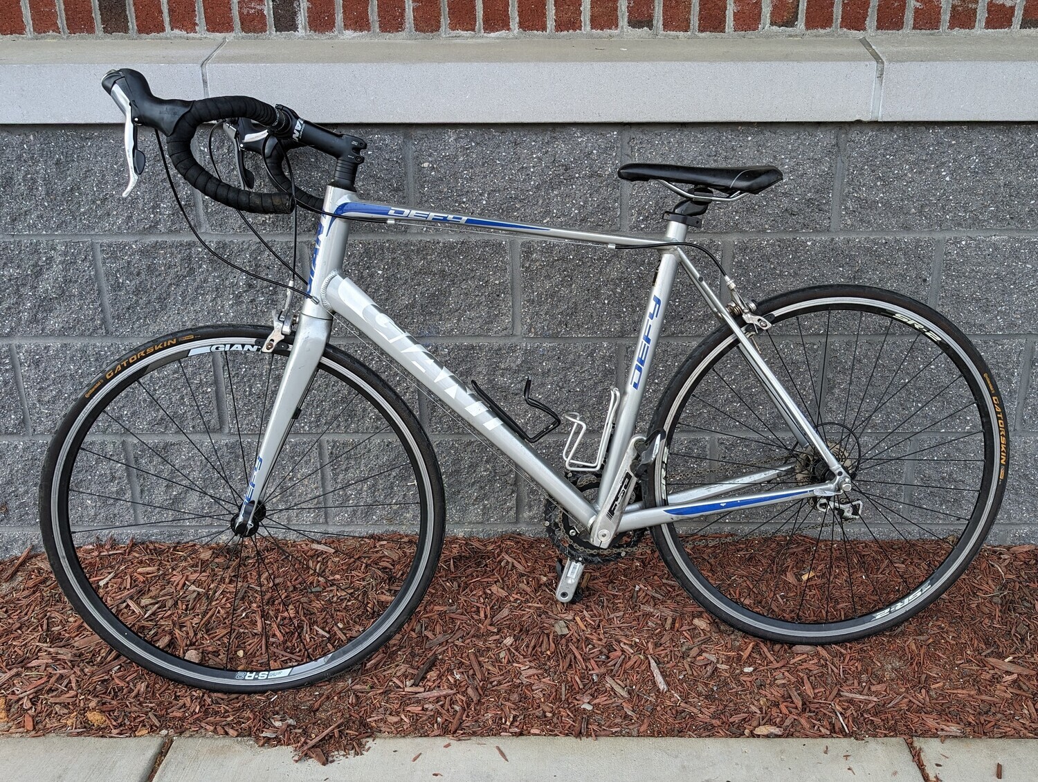 Giant Bicycles Defy