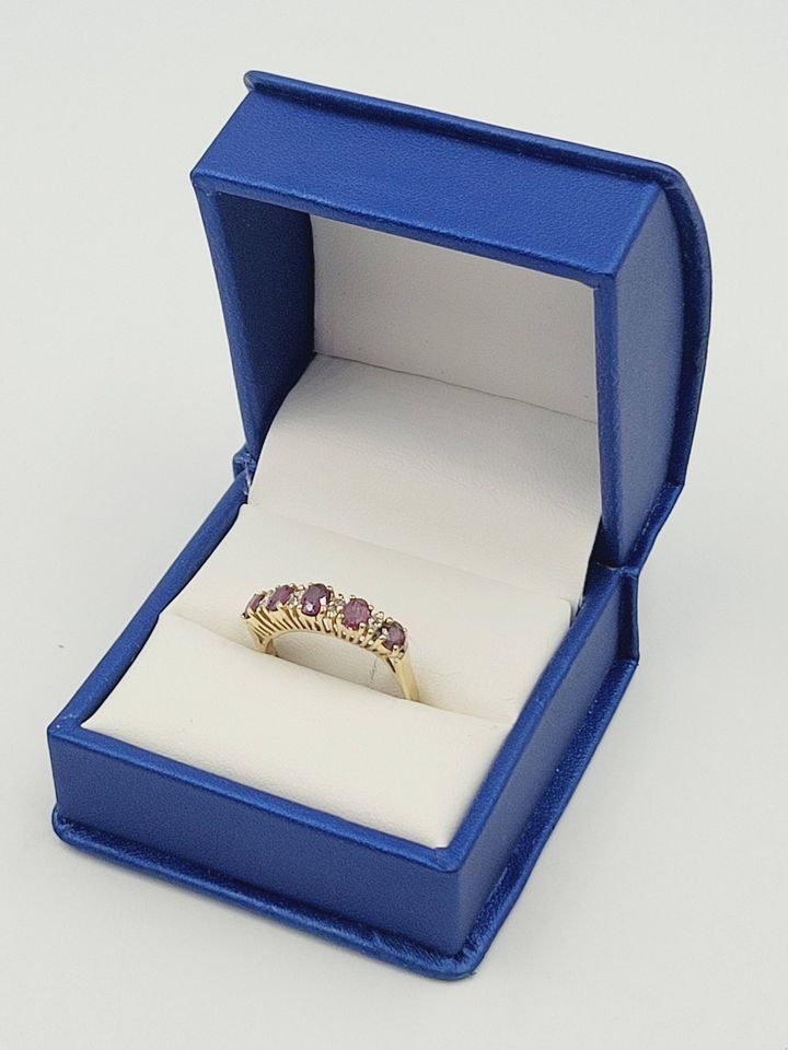 14kt Yellow Gold 5 Red Stone Band Ring w/ Diamonds Size 7 3/4