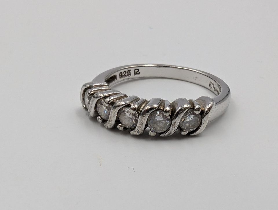 Sterling Silver Multi Round CZ Stone Band Ring Size 7 Sterling Silver Multi Round CZ Stone Band Ring Size 7