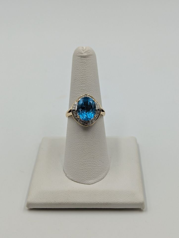 10kt Yellow & White Gold Large Oval Light Blue Stone Ring Size 7