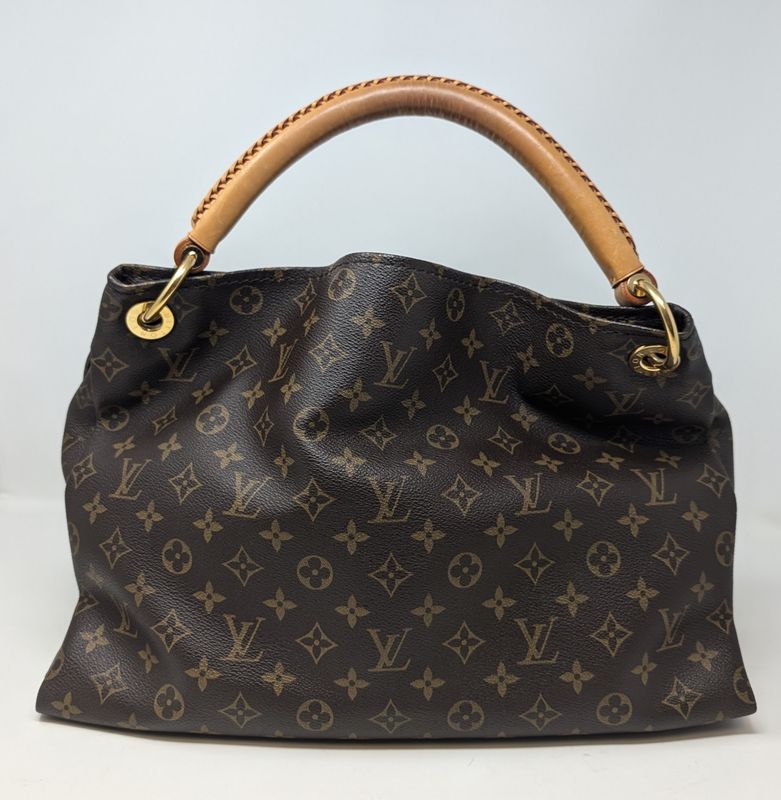 Louis Vuitton Artsy MM Monogram Handbag