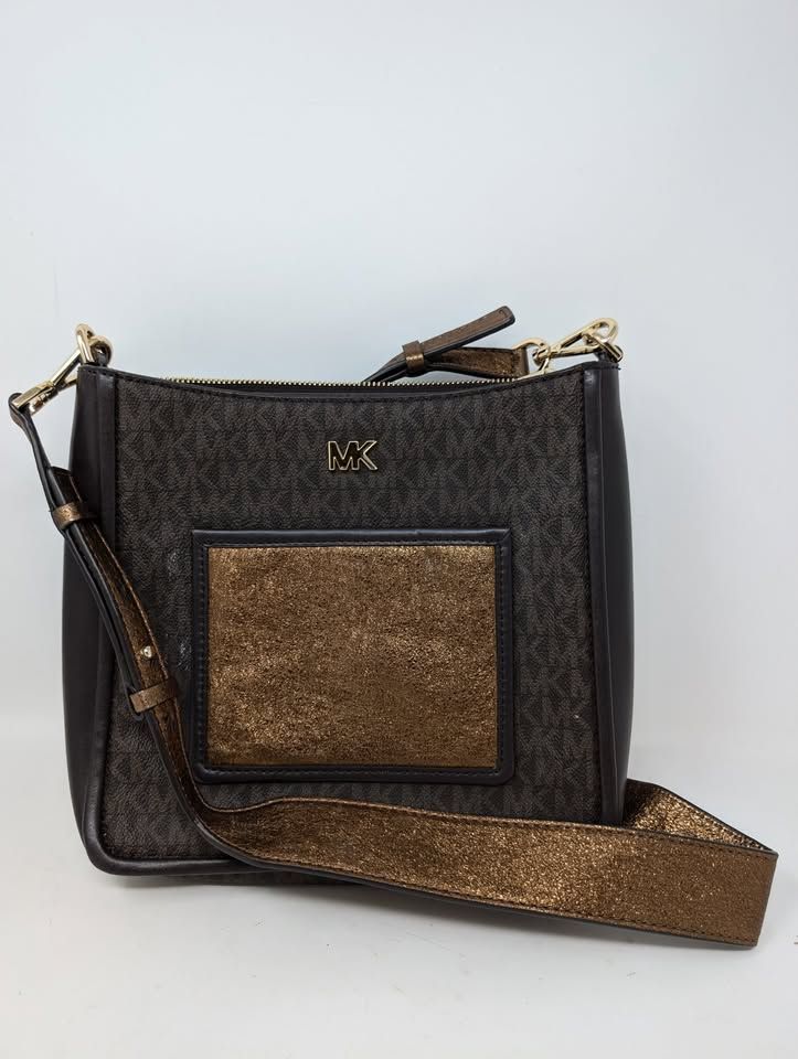 Michael Kors Gloria Pocket Crossbody Bag