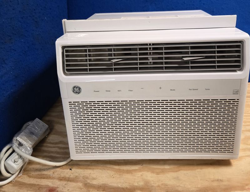 GE 14,300 BTUs AC Window Unit AKLK14AAG1