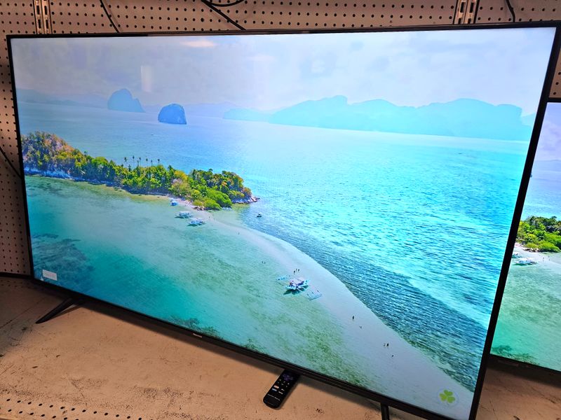 Hisense 58" ROKU Smart Flat Panel TV 58R6E3