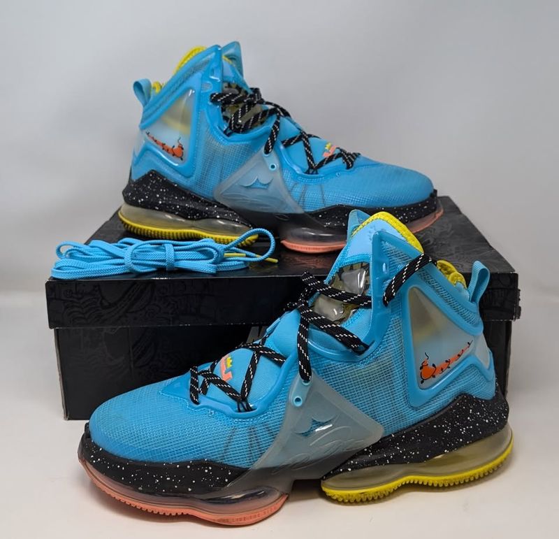 Nike LeBron 19 XIX Christmas Sneakers Size 12