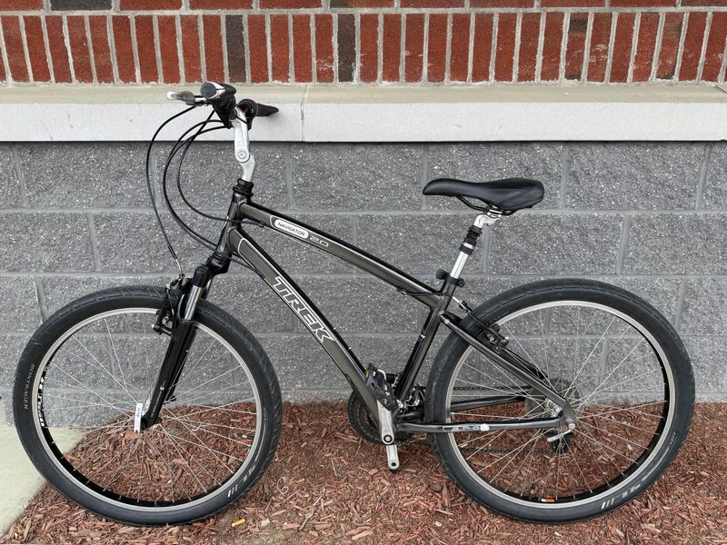 TREK Navigator 2.0 2011-2012 Mountain Bicycle