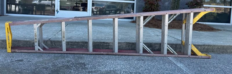 Werner Type N 5906 6' Fiberglass Ladder