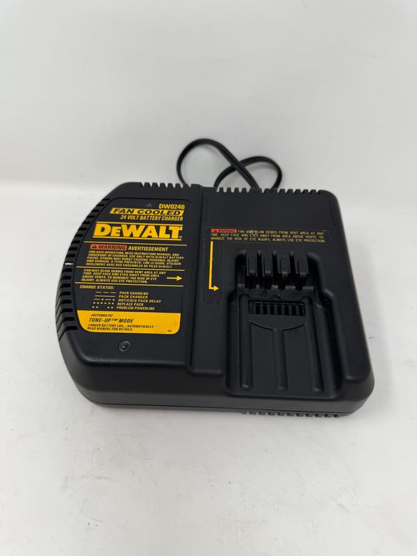 DeWALT 24V Fan Cooled 1HR Charger w/ Automatic Tune Up Mode DW0246