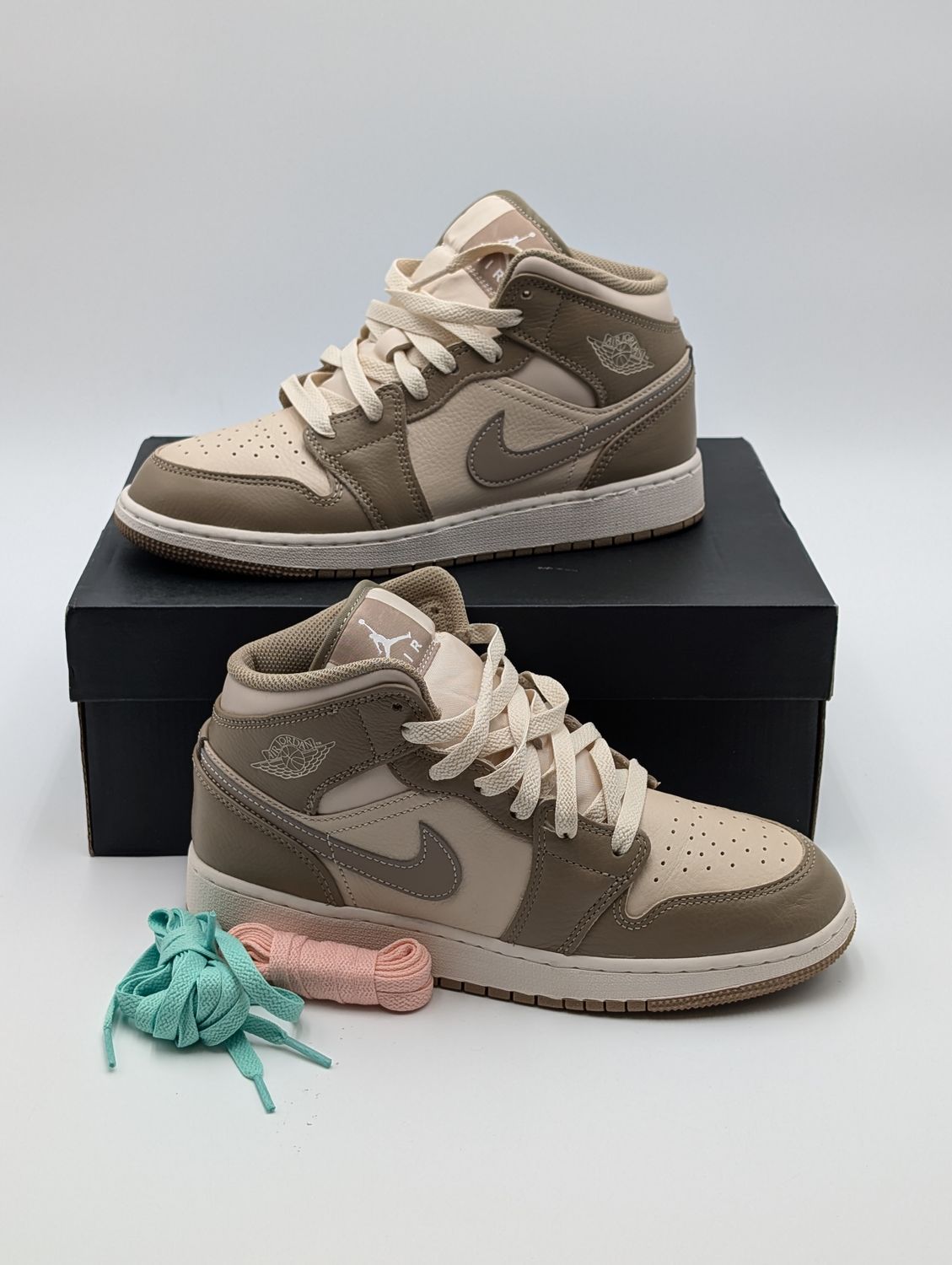 Jordan 1 Mid Legend Brown (GS) Size 6.5Y Sneakers