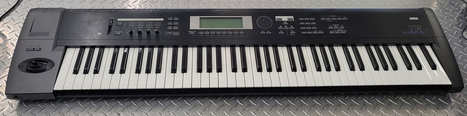 KORG TR76 Synthesizer Workstation 76-Key