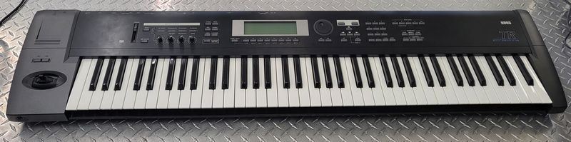 KORG TR76 Synthesizer Workstation 76-Key