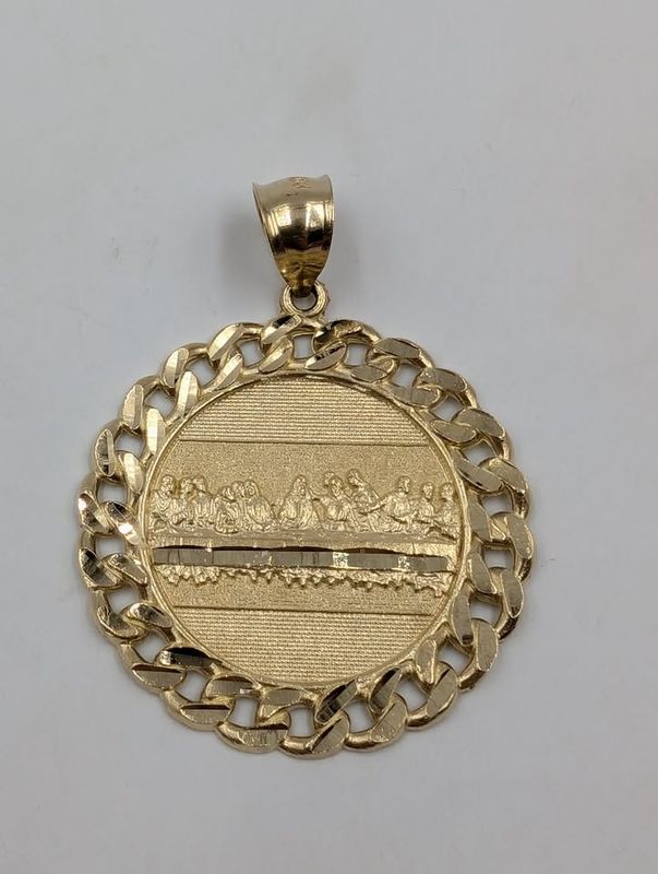 10kt Yellow Gold Round Last Supper Pendant w/ Curb Link Border