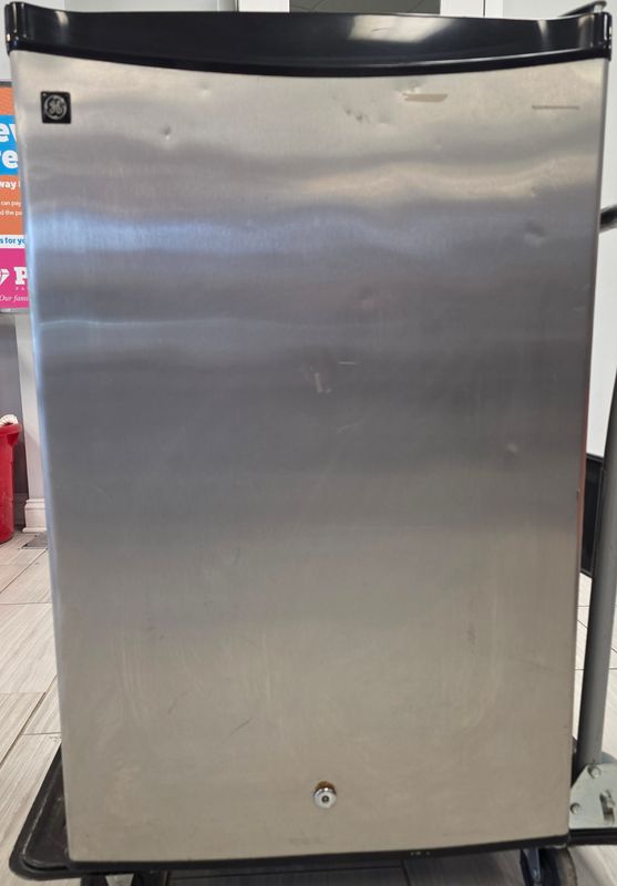 GE 4.3 Cu.Ft. Compact Refrigerator SMR04DAPBBS