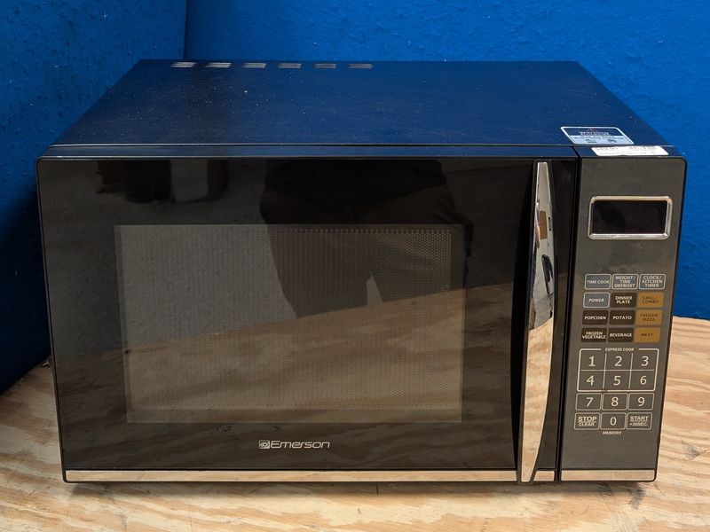 Emerson Microwave Oven MWG9115SB