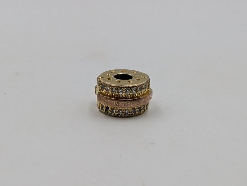 Pandora Sparkling Lines & Logo Clip Charm