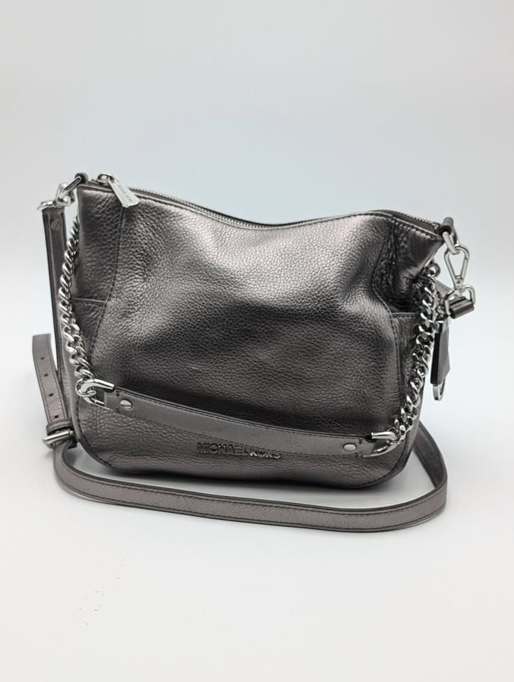 Michael Kors Chandler Silver Shoulder Bag Michael Kors Chandler Silver Shoulder Bag