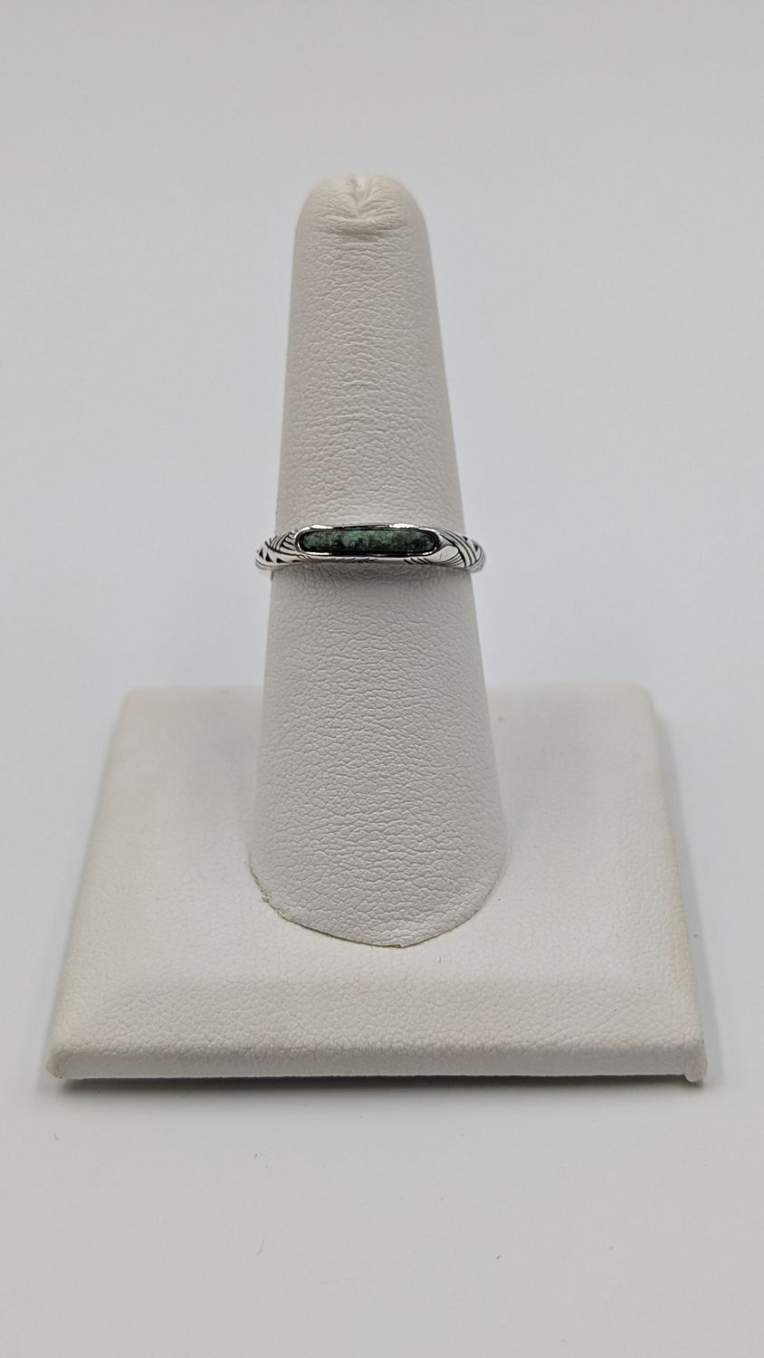 Sterling Silver Geometric Band Ring w/ Green Stone Size 7 Sterling Silver Geometric Band Ring w/ Green Stone Size 7
