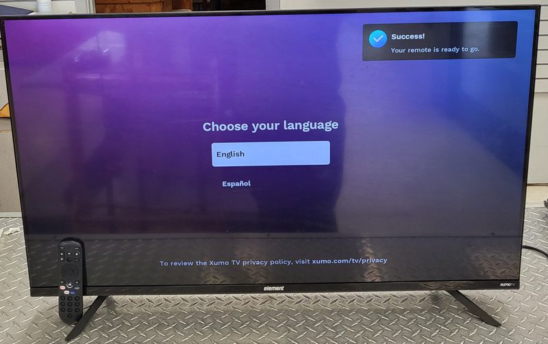 Element 43" Smart Flat Panel TV E550AE43C